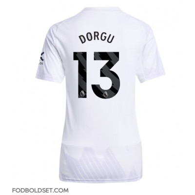 Manchester United Patrick Dorgu #13 Udebanetrøje Dame 2025-26 Kortærmet Manchester United Patrick Dorgu #13 Udebanetrøje Dame 2025-26 Kortærmet